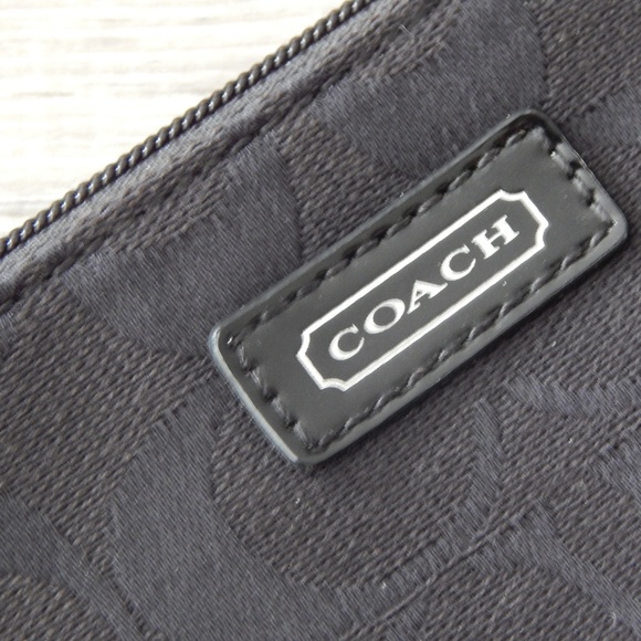 Coach / wristlet - Picture 4 of 4